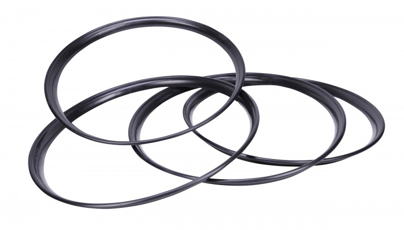 Cerclage d'enjoliveur noir pour jantes 5x205 avec enjoliveur clipsé. le jeu de 4 AC601765BLK Sur www.dream-machine.fr