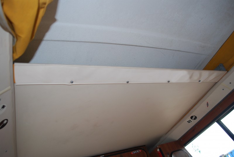 Bandeau plastique blanc de finition de planche de lit sous toit levant. 108x9cm Westfalia 8/1973-7/1979 Dm9520 Sur www.dream-machine.fr