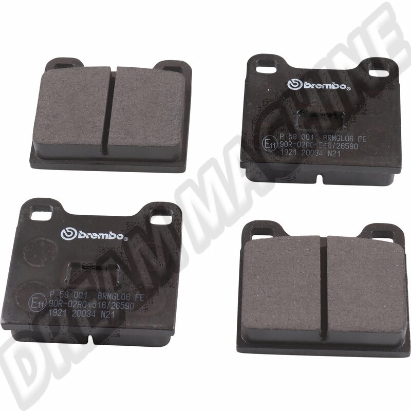 Optez pour la qualité supérieure avec le jeu de plaquettes de frein BREMBO. Ce jeu de plaquettes de frein de 15,0 mm convient aux modèles Porsche 911 356 A/B/C fabriqués entre janvier 1963 et décembre 1965. Il est adapté pour une utilisation à l'avant et 
