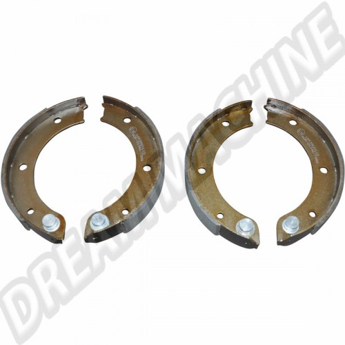 Optez pour le jeu de 4 mâchoires de frein à main de qualité pour votre Porsche 911 & 930. Ce jeu de mâchoires de frein à main de 180x25 mm est adapté pour une utilisation à l'arrière de votre véhicule. Convient aux modèles Porsche 911 