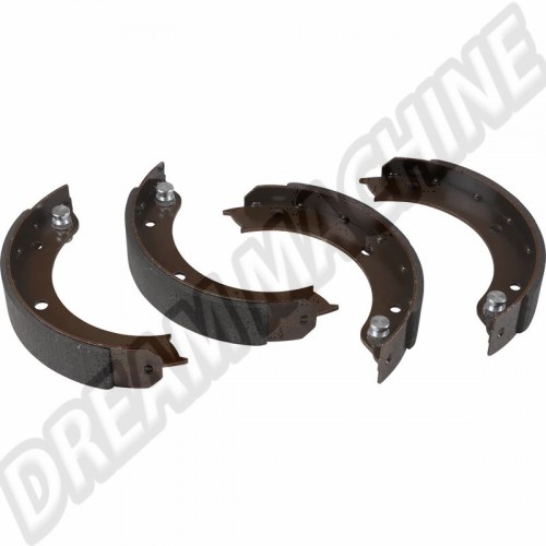 Procurez-vous un jeu de 4 garnitures de frein à main de qualité pour votre Porsche 356C, 911, 912. Ces garnitures de frein à main ont une épaisseur de 32 mm et conviennent à l'essieu arrière gauche et droit. Parfaites pour les modèles Porsche 356C fabriqu