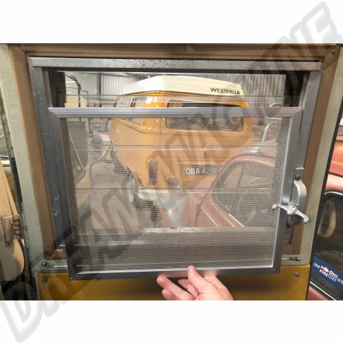 Moustiquaire contour marron pour hayon arrière avec ouverture centrale zippée T25 253070411BZ Sur www.dream-machine.fr