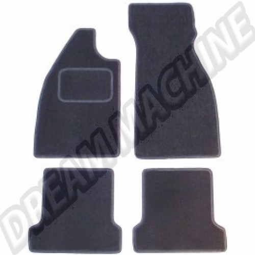Jeu de 4 tapis de sol noir Coccinelle tous modèles DM92503 Sur www.dream-machine.fr